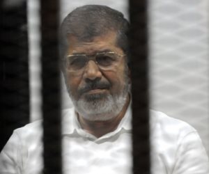 ناشط إخواني: عودة مرسي للحكم «مستحيلة».. والجماعة «بتستهبل»