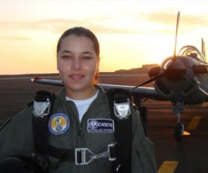 أول مسلمة من أصول مصرية تقود طائرة حربية في الاكوادور وتحلم بأن تكون وزيرة دفاع