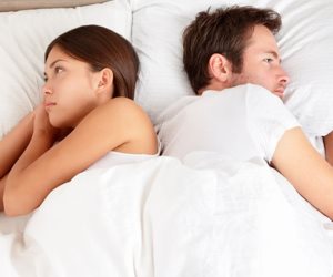 4 عادات تقتل الرومانسية والحب بعد الزواج .. الحديث عن العمل ووسائل الاتصال 