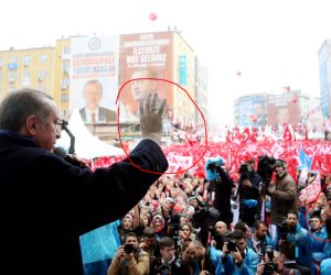 رجب طيب أردوغان.. الشيطان الذي اخترع شعار رابعة وفتح ذراعيه للإرهابيين