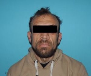 ضبط عاطل تخصص في نشل حقائب السيدات بالموسكي