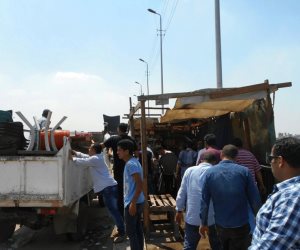محافظة القاهرة تغلق محلين مخالفين في شارع عبد العزيز 