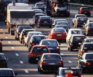 تكقيف الخدمات المرورية بمحور عرابي بالمهندسين ﻹرشاد السائقين للطرق البديلة