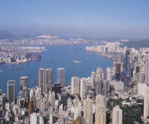 رئيسة هونج كونج التنفيذية تعد بمعالجة مشكلة ارتفاع أسعار العقارات