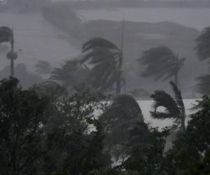 مقتل 8 أشخاص وفقدان الكثير في اجتياح إعصار هاتو لجنوب الصين