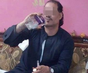 قاتل زوجته بالمعصرة يمثل الجريمة وسط حراسة أمنية مشددة.. (صور)