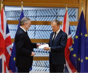 الاتحاد الأوروبي يعلن تسلمه رسالة رسمية من بريطانيا للانفصال عنه