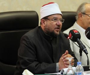 وزير الأوقاف ومحافظ الشرقية يؤديان صلاة الجمعة بمسجد الفتح بالزقازيق