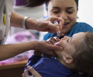 الحملة القومي للتطعيم ضد شلل الأطفال تبدأ اليوم.. و38.2 مليون جرعة من التطعيمات متوفرة
