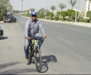 رئيس جهاز الشيخ زايد يتفقد شوارع ومشروعات المدينة بالدراجة