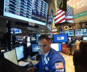 الأسهم الأمريكية تغلق مرتفعة بقيادة البنوك