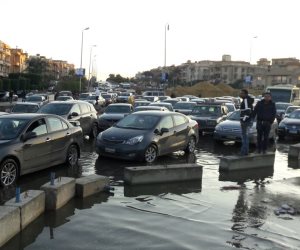 توقف حركة المرور بسبب كسر ماسورة مياه فى مدينة نصر