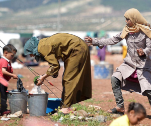 الفلسطينيون يتناحرون في مخيم عين الحلوة بلبنان