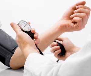 وزارة الصحة تحذر مرضى ضغط الدم المرتفع من مزيلات الاحتقان