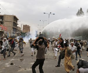 «سكاي نيوز»: مقتل 10 مسلحين في اشتباكات بين ميليشيات الحوثي وصالح باليمن