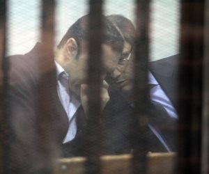 إدخال علاء وجمال مبارك قفص الاتهام بقضية التلاعب في أموال البورصة