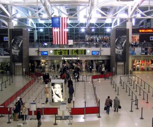 مطارات اليابان تفرض إجراءات أمنية أكثر صرامة على الركاب المتجهين لأمريكا