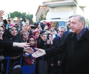 «الجهاد والشهادة».. هتافات مؤيدي أردوغان احتفالا بنتيجة «استفتاء الاستبداد» (فيديو)