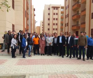 وفد من البنك الدولي يزور مشروع الإسكان الاجتماعي بمدينة بدر ( صور)