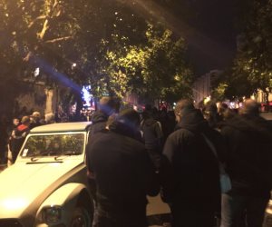 الشرطة الفرنسية تدفع بطائرة هيلكوبتر  في شارع الشانزليزيه لمساعدة الأمن 