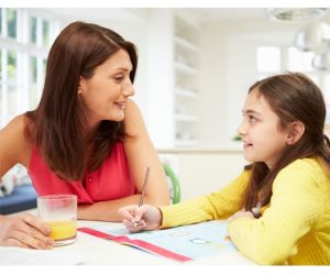 «للأم الناجحة».. 5 نصائح تساعدك على تخطي عقبة أول يوم دراسي لطفلك (إنفوجراف)