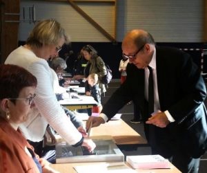 وزراء فرنسا يدلون بأصواتهم في الانتخابات الفرنسية (صور)