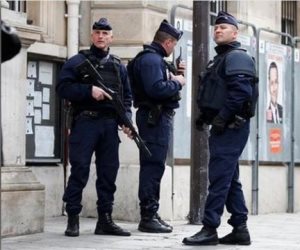 عاجل.. إصابة شرطي في هجوم قرب كاتدرائية بباريس