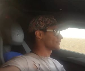 محمد رمضان يصور نفسه سيلفي أثناء قيادته لسيارة لامبرجيني (فيديو)
