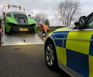 أزمة في شوارع بريطانيا بسبب 3 سيارات خارقة.. والشرطة تصادرها