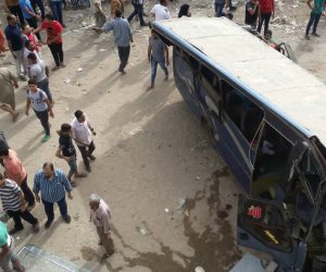 أتوبيس نقل عام يصطدم بعقار فى الإسكندرية.. ويصيب 5 أشخاص