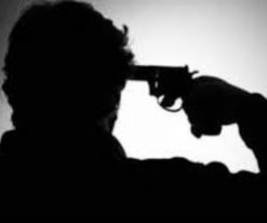 عامل يطلق النار على نفسه بسبب خلافات مالية مع والده بسوهاج