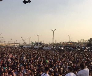 جمهور عمرو دياب يتوافد على حفله بـ«كايرو فيستيفال»
