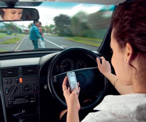 ما هي عقوبة التحدث في الهاتف المحمول أثناء القيادة بقانون المرور؟