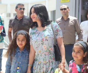 صور.. شيرين عبد الوهاب برفقة بناتها فى زيارة لمستشفى سرطان الأطفال 57357