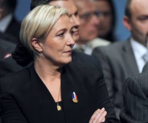 «الانتخابات الفرنسية»..والد ماريان لوبان يهاجمها مجددا