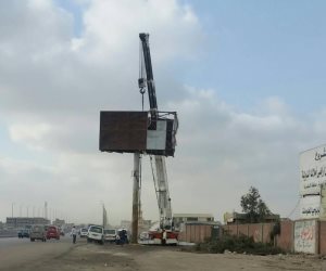  محافظة الإسكندرية: إزالة اللافتات والإعلانات المخالفة بالطريق الصحراوي ( صور )