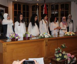 «آداب عين شمس» تناقش 10 مشروعات تخرج لطلاب شعبتي الإذاعة والتليفزيون