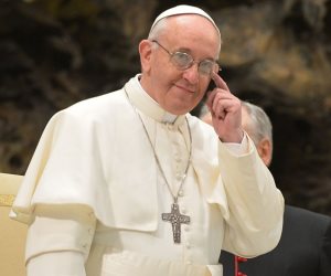 البابا فرنسيس يستبعد رئيس مجمع العقيدة والايمان