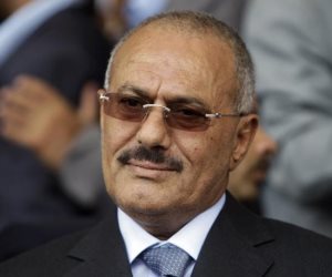 الحوثيون يشنون حملة اعتقالات ويحتجزون رئيس حكومة الانقلاب اليمني