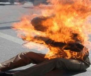 مواطن ليبي يضرم النار في نفسه بميدان الشهداء وسط طرابلس