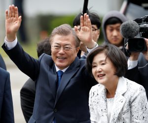 سيدة كوريا الجنوبية الأولى تتألق في مراسم تنصيب زوجها (صور)