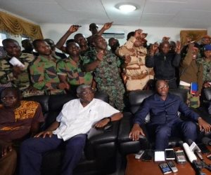 اجتماع أمني طارئ في ساحل العاج بعد تمرد جنود