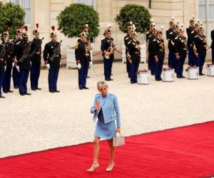 زوجة الرئيس الفرنسي تصل الإليزيه قبل تسلم السلطة