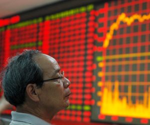 الصين تشدد الرقابة على سوق الأوراق المالية