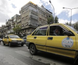 رغم الحرب..سيارات أجرة جديدة في دمشق تُطلب بتطبيق على الهاتف الذكي