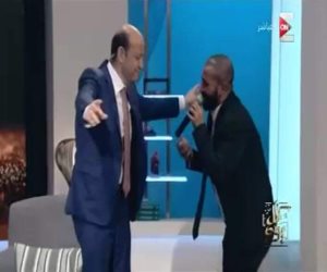 عمرو أديب يرقص مع أحمد سعد على أغنية «بحبك يا صاحبي» بـ«ON E»