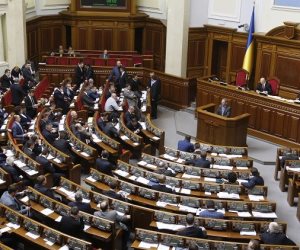 «اوكرانيا »تؤجل التصويت على قانون حول الكنائس بسبب روسيا