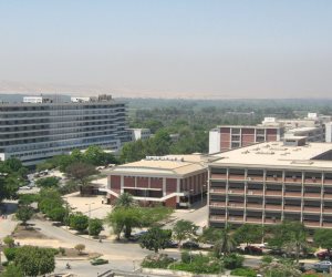 مستشفى جامعة أسيوط يستقبل جهاز تنقية هواء وماكينة صنع ثلج