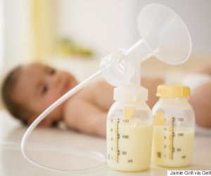 علماء يحذرون من بكتيريا قاتلة في بعض أنواع ألبان الأطفال المباعة على الإنترنت