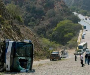 مقتل 7 وإصابة 15 في حادث سقوط حافلة من منحدر صخري بالسلفادور
